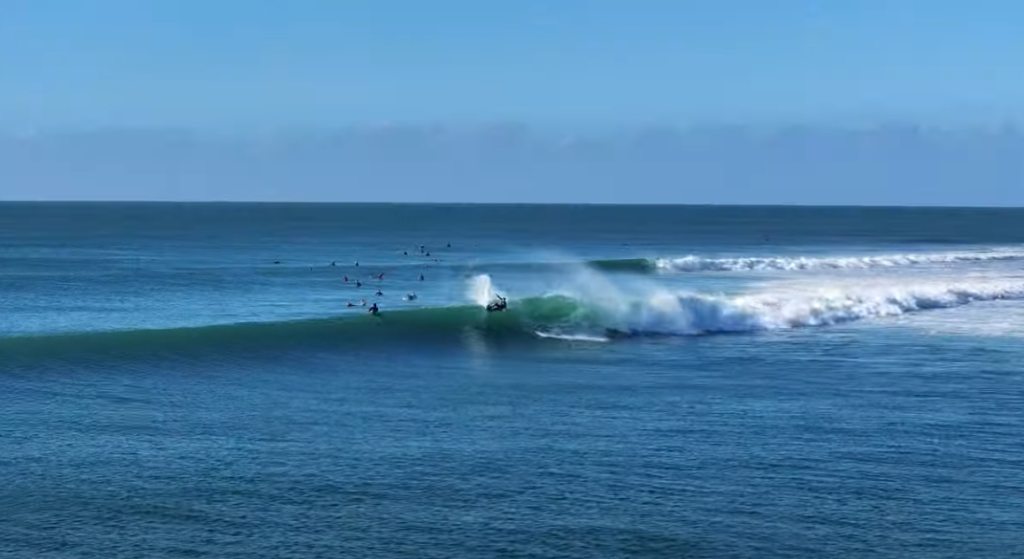 NATHAN DRONE ¡REMÁ EN J-BAY KEYHOLE HACIA UNA SESIÓN DE BOMBEO CON UNA GRAN TRIPULACIÓN!