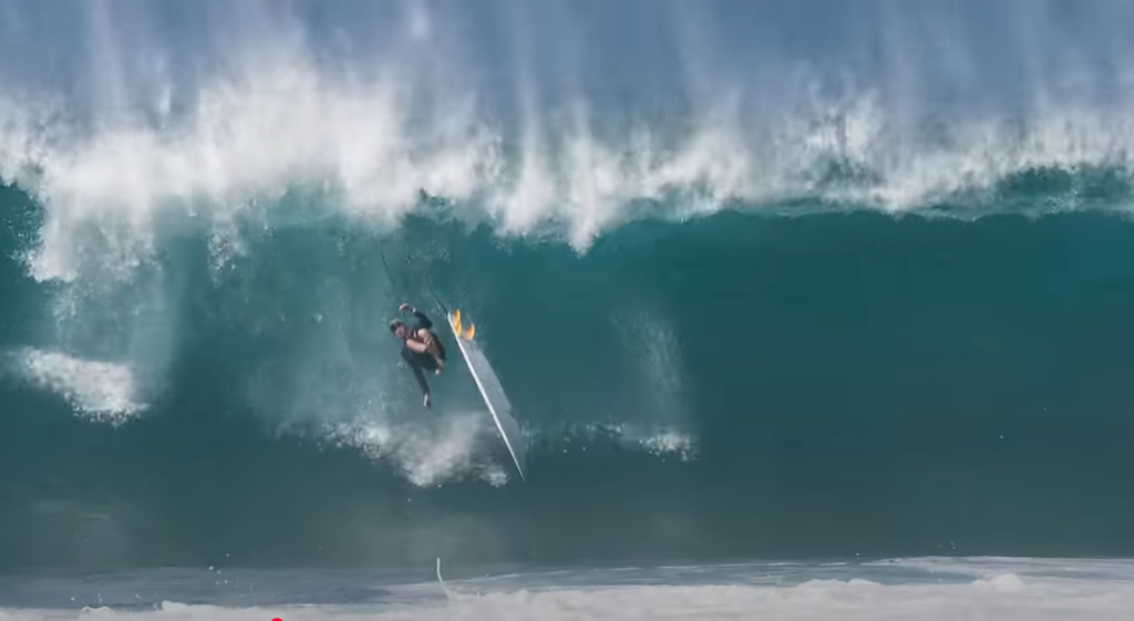 JOB PIPE 3 Luchando contra los surfistas profesionales en la tubería abarrotada